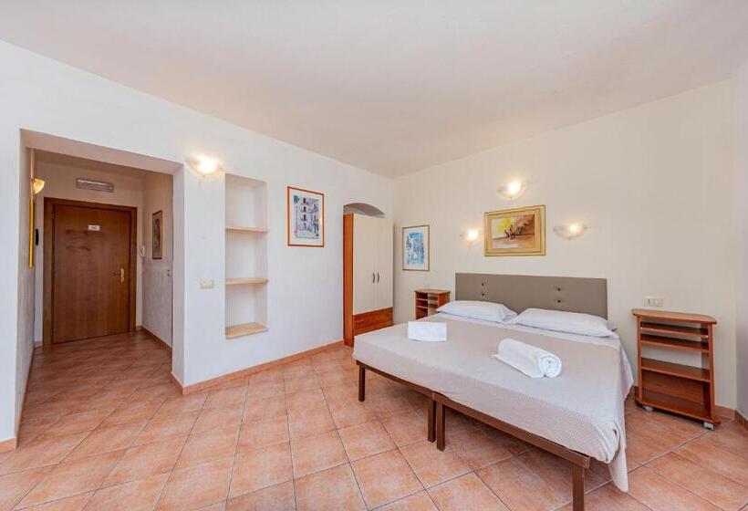 هتل Villa Piras