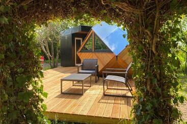 تختخواب و صبحانه La Réserve De L Aube   Hébergements Insolites Luxe Et Design