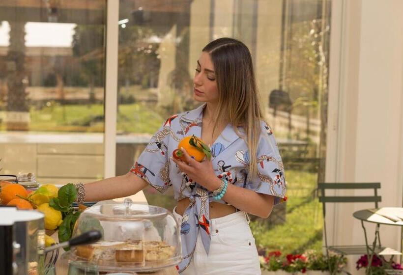 تختخواب و صبحانه Marezè