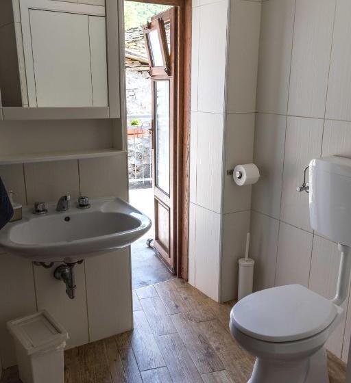 צימר Medieval Hamlet Malpertus