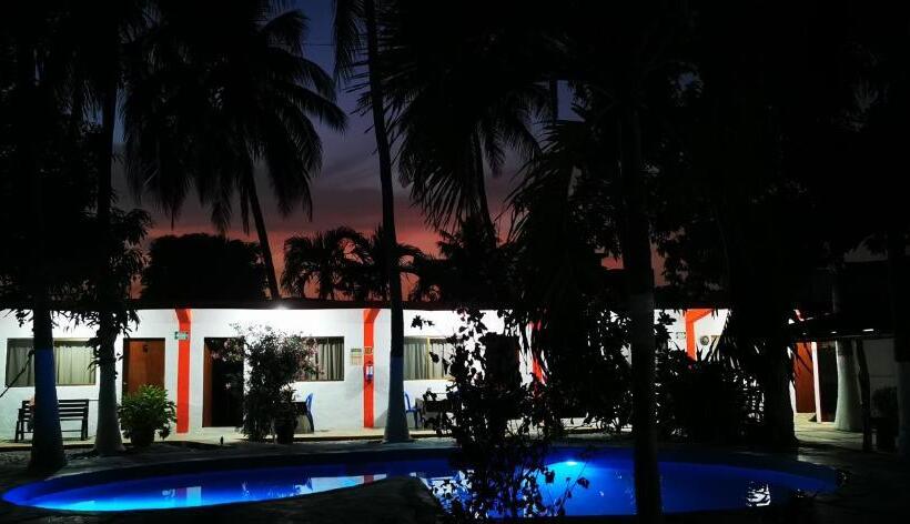 هتل Oasis Melaque