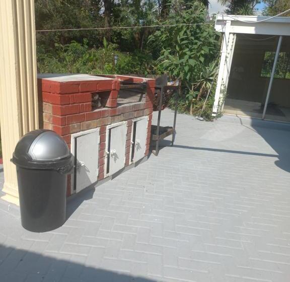 بنسيون 26 Zea Avenue Arcon Park Guest House