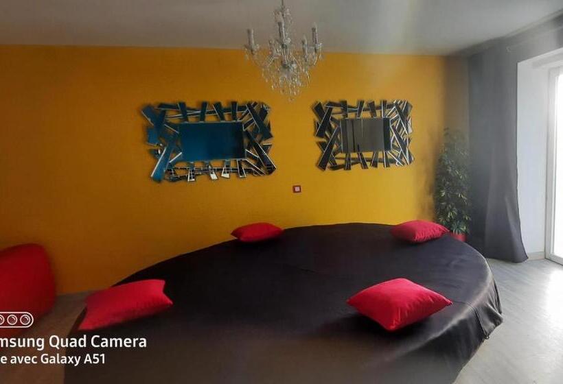 פנסיון Nuit Insolite Room Love