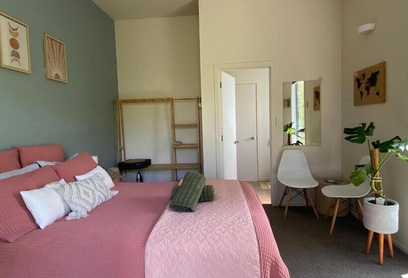 پانسیون The Willow Guest Suite