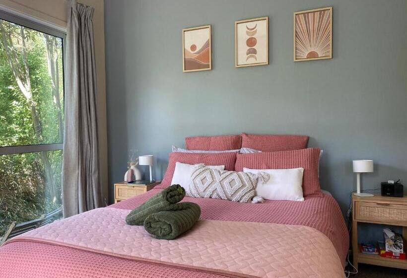 پانسیون The Willow Guest Suite