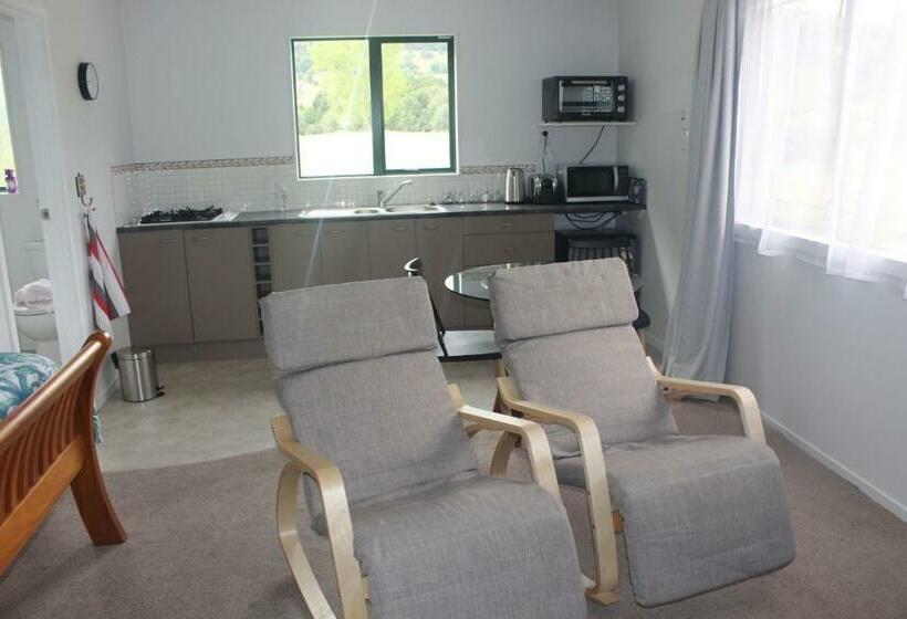 Bed and Breakfast Aramatai Gardens