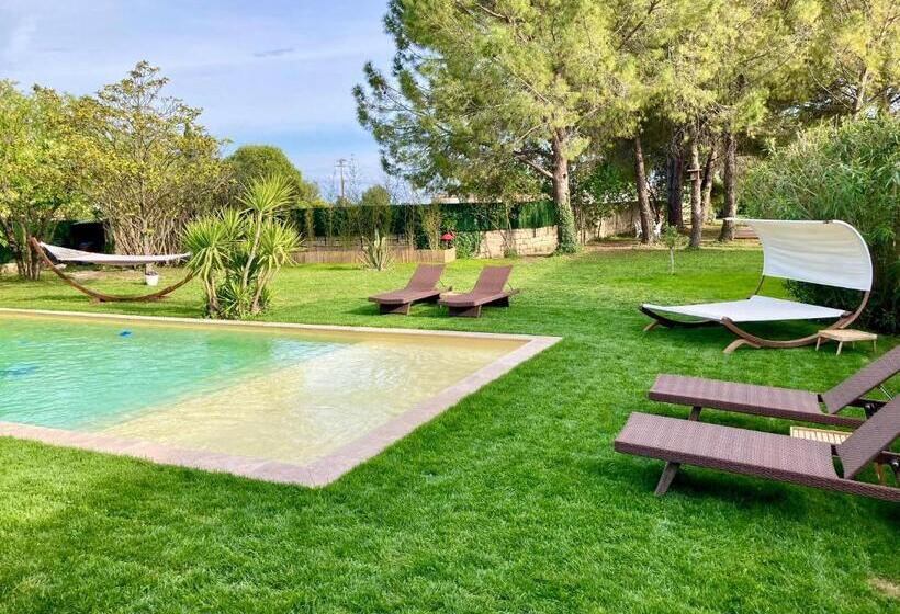 ベッドアンドブレックファースト Le Patio, Chambres D Hôtes Pour Adultes En Camargue, Possibilité De Naturisme à La Piscine