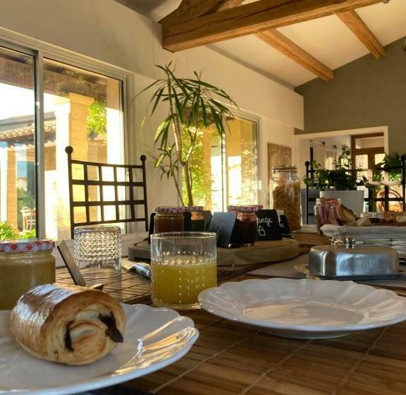 ベッドアンドブレックファースト Le Patio, Chambres D Hôtes Pour Adultes En Camargue, Possibilité De Naturisme à La Piscine