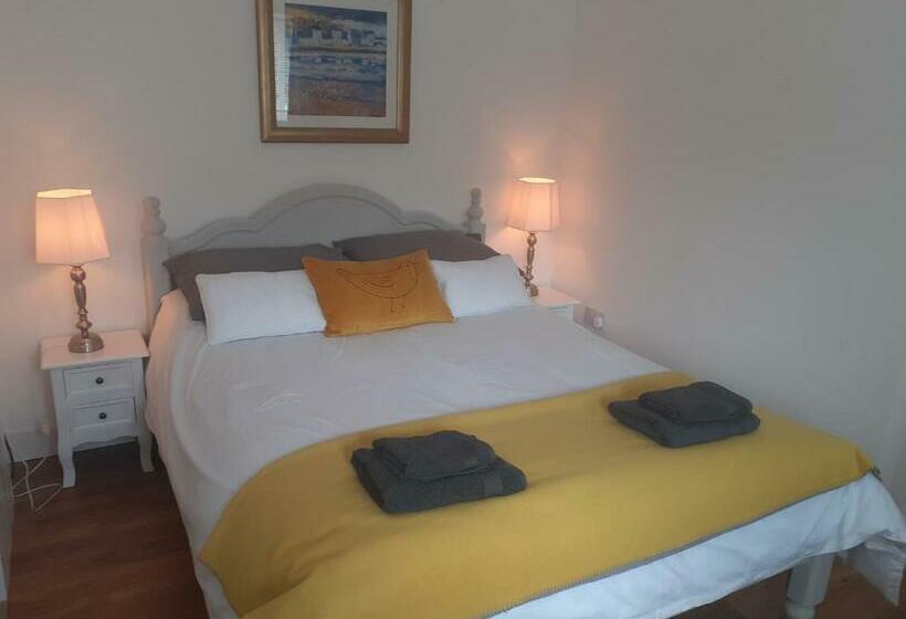 تختخواب و صبحانه The Bothy Suite By Temple Wood