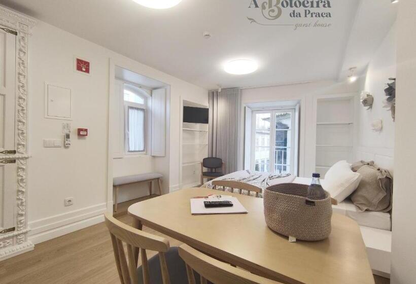 پانسیون A Botoeira Da Praça Guest House
