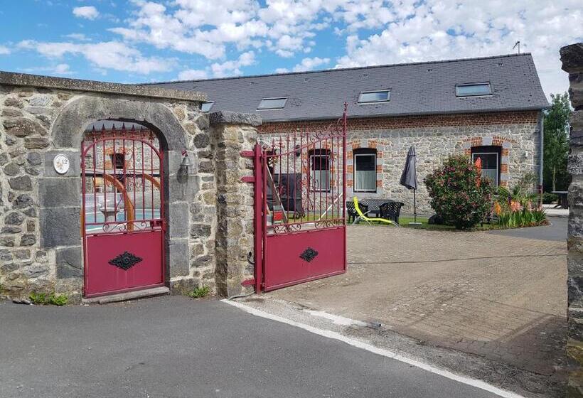 פנסיון Duplex Swimming Cats