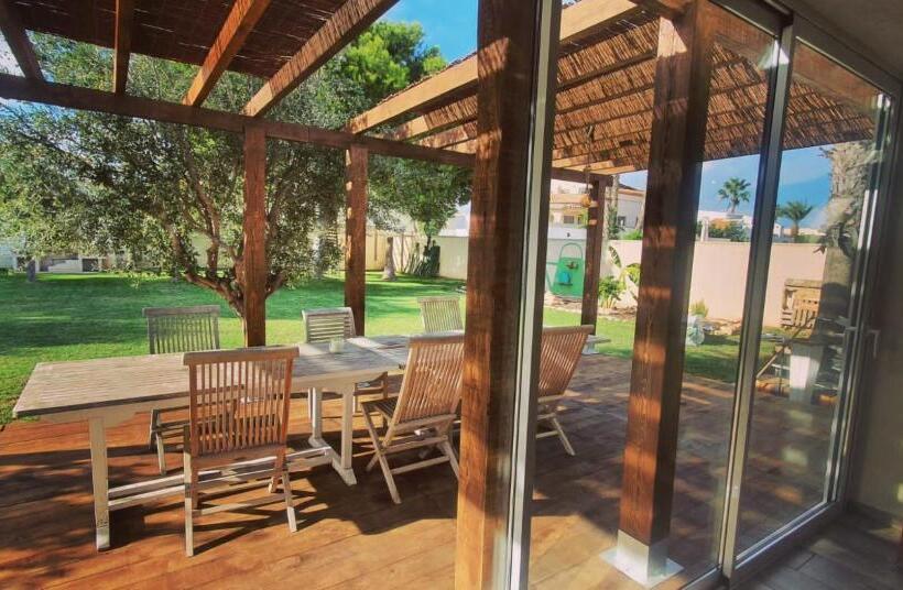 Zenia Hostel