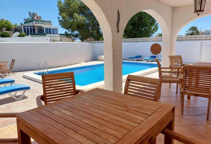 Zenia Hostel
