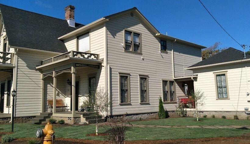 פנסיון Historical John Rast House Circa 1875