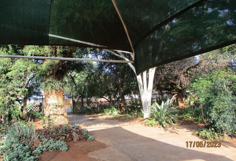 ペンション Lutea Guest House