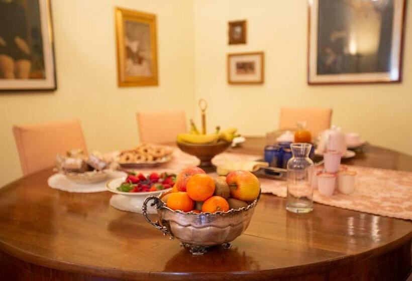 بنسيون Villa Grande Con Stanze, Bagni E Giardino