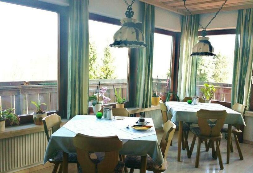 호스텔 Landgasthof Heldenberg