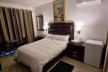 تختخواب و صبحانه Whitehouse Lodge Benoni