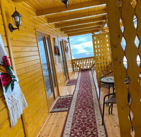 پانسیون Camere De închiriat Floarea Reginei