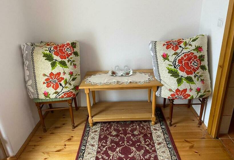 پانسیون Camere De închiriat Floarea Reginei
