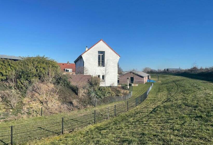 B&b Pompgebouw Aan De Rijn