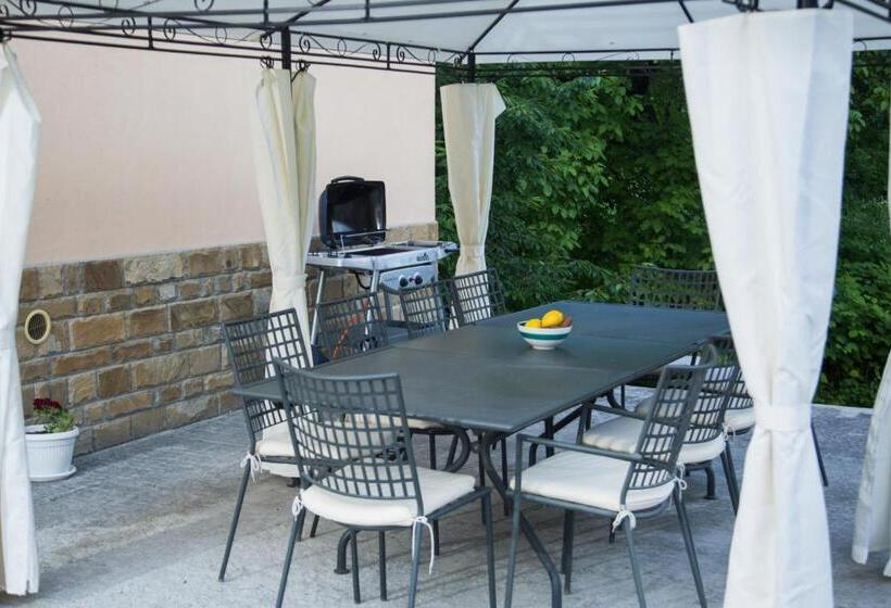 پانسیون Guest House Mikaela