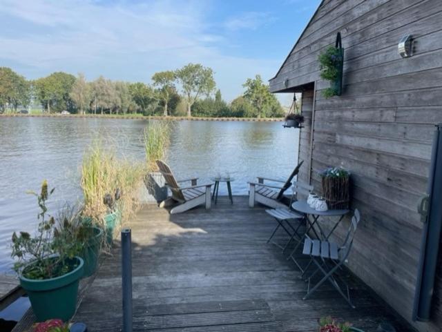 צימר Aangenaam Op De Rijn, Woonboot, Inclusief Privé Sauna