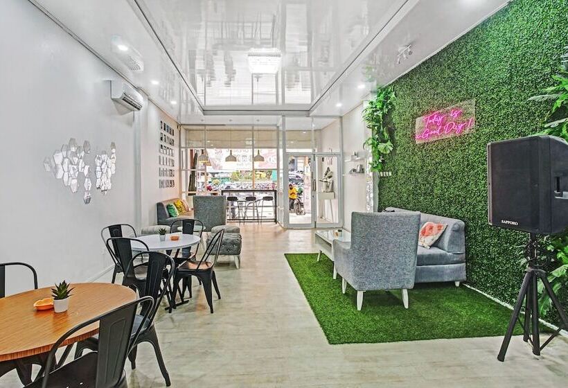 בית מלון כפרי Oyo 90399 Box House