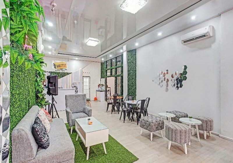 בית מלון כפרי Oyo 90399 Box House