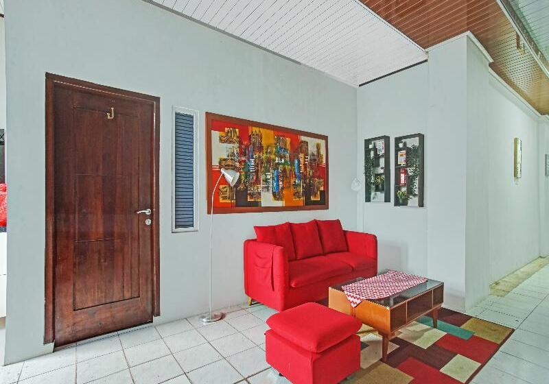 בית מלון כפרי Oyo 90399 Box House