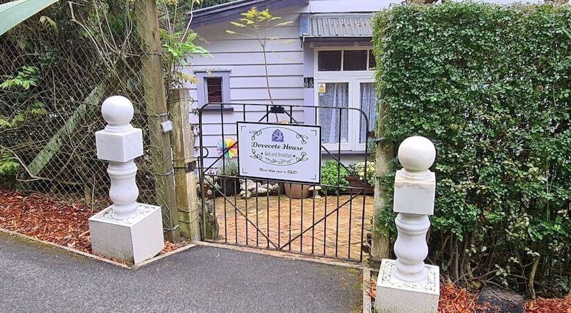 تختخواب و صبحانه Dovecote House