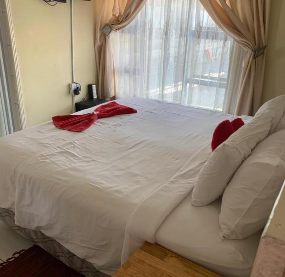 تختخواب و صبحانه Ekaya Palace Guest House