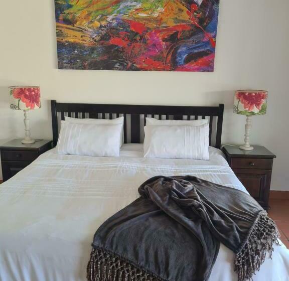 بنسيون Indaba Manor On 413 Owen Ellis Dr