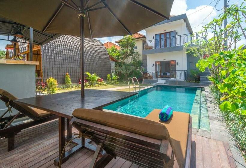 پانسیون Wooden Puri Guesthouse By Bukit Vista