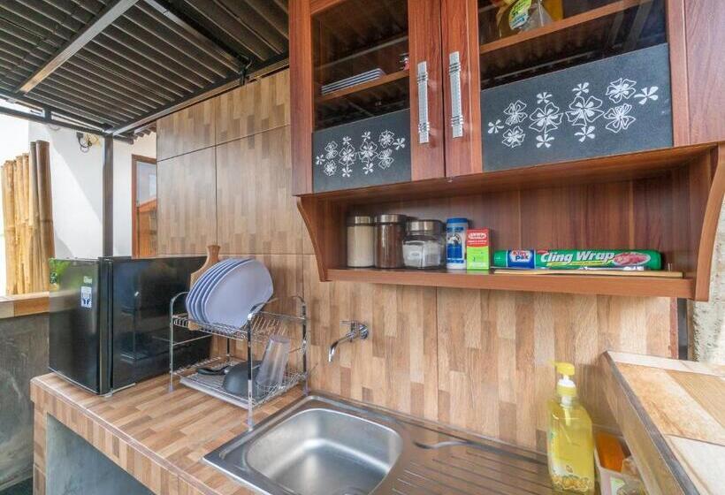 پانسیون Wooden Puri Guesthouse By Bukit Vista