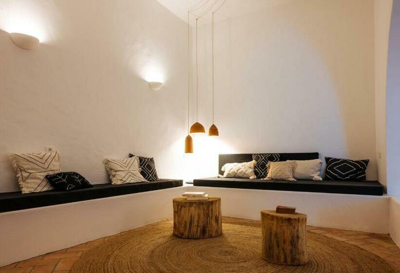 تختخواب و صبحانه Aljana Guest House Beja