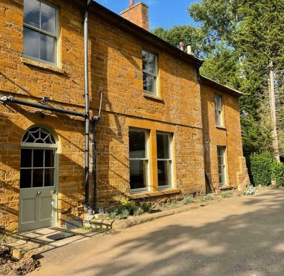 민박 The Old Vicarage