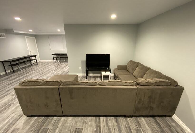 مبيت وإفطار Modern Hostel