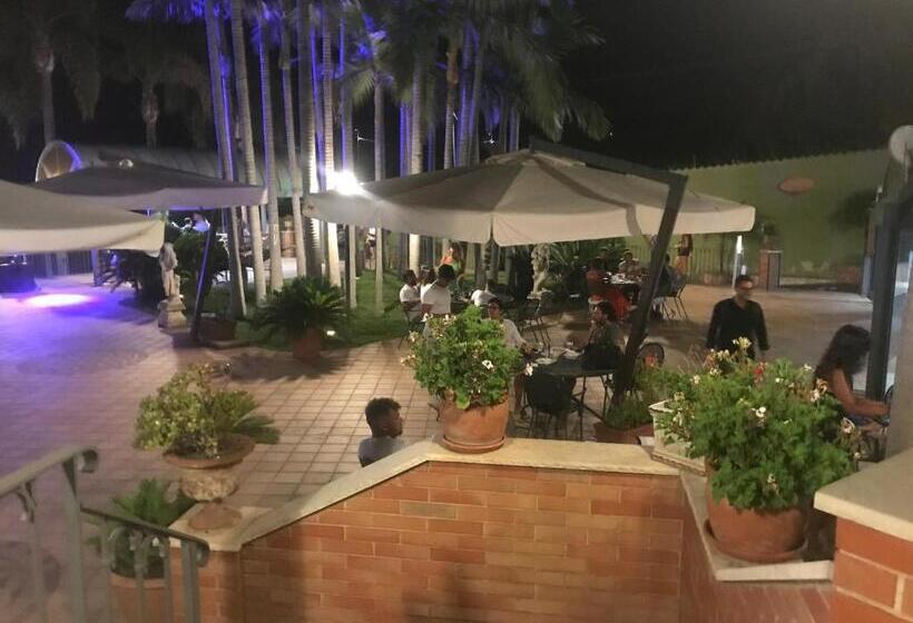 تختخواب و صبحانه Villa Grandiosa Fc