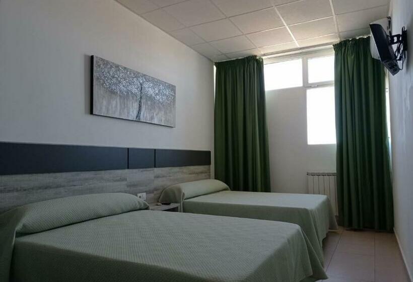 هتل Hostal Brin