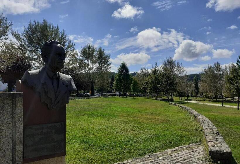 بنسيون Largo Da Fonte