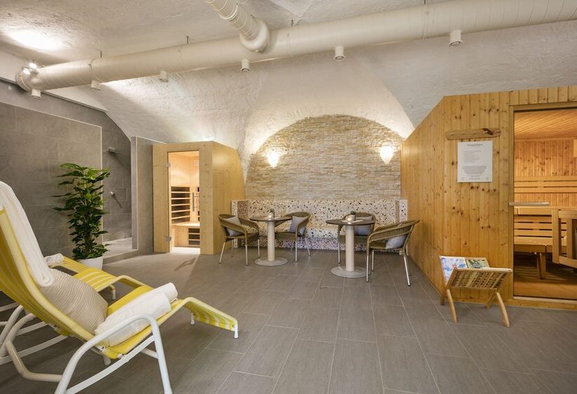 호스텔 Jufa Hotel Schloss Röthelstein