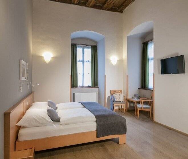 Общежитие Jufa Hotel Schloss Röthelstein