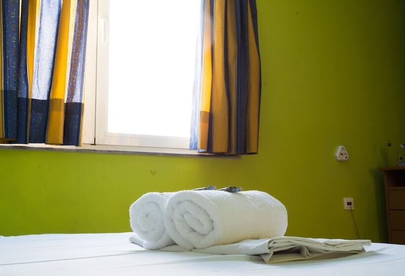 Athens International Youth Hotel And Hostel