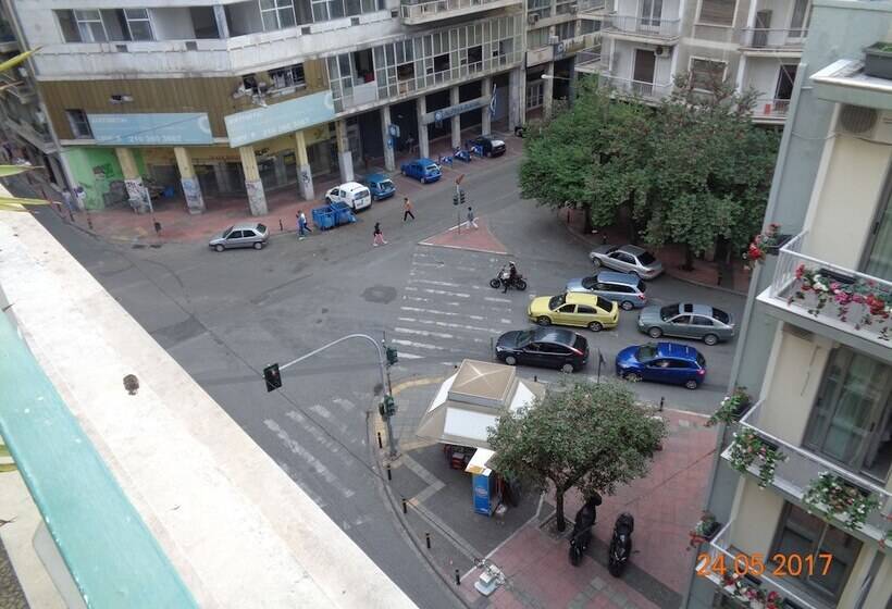مسافرخانه Athens House
