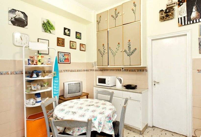 مسافرخانه Athens House