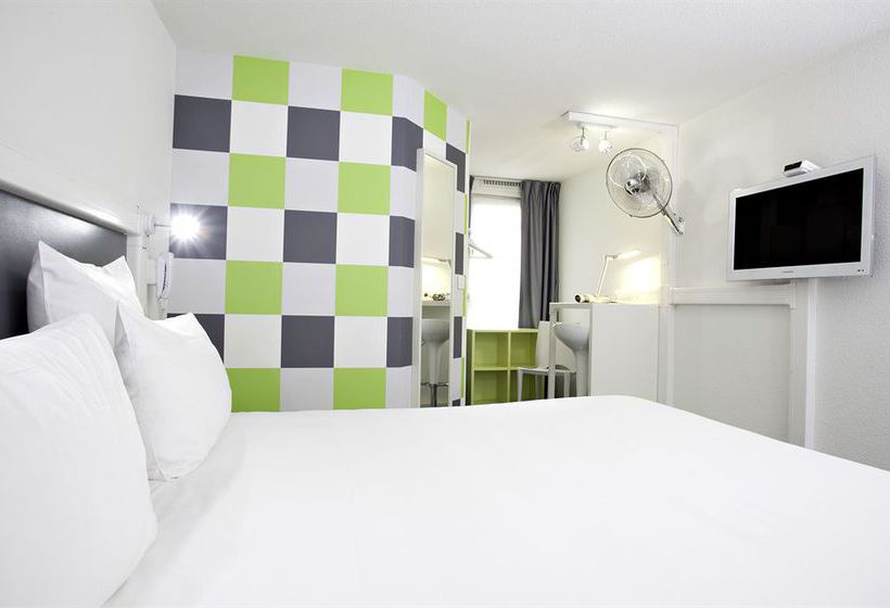 ホテル Sure  Bordeaux Aeroport