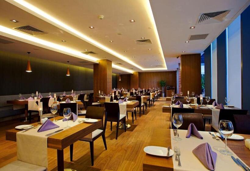 בית מלון כפרי Crowne Plaza Istanbul Harbiye, An Ihg