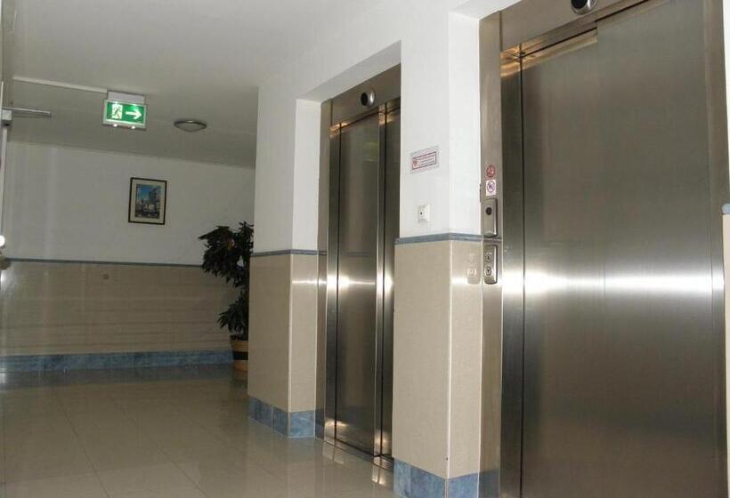 هتل Donaustadt Kagran   At Metro U1