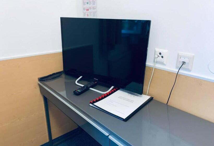 هتل Donaustadt Kagran   At Metro U1